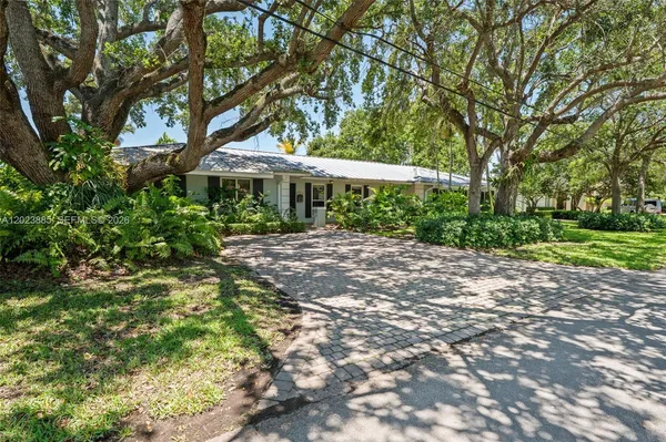 $2,375,000 | 11100 Southwest 73rd Court, Pinecrest, FL 33156