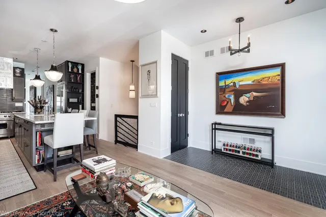 $6,400 | 2041 West Cuyler Avenue, Unit 1, Chicago, IL 60618