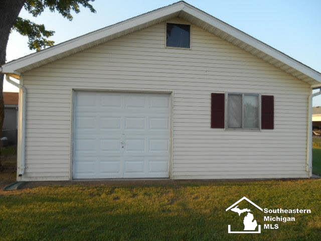 4453 East Dunbar Road Monroe, MI 48161 - Photo 10 of 15 20427937-9.JPG