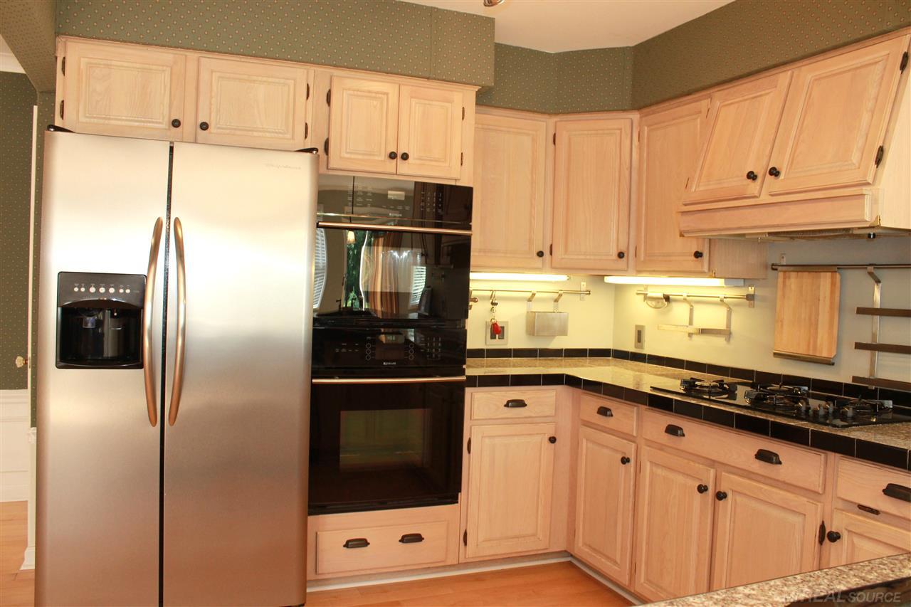 1071 Hampton Road Grosse Pointe Woods, MI 48236 - Photo 9 of 30