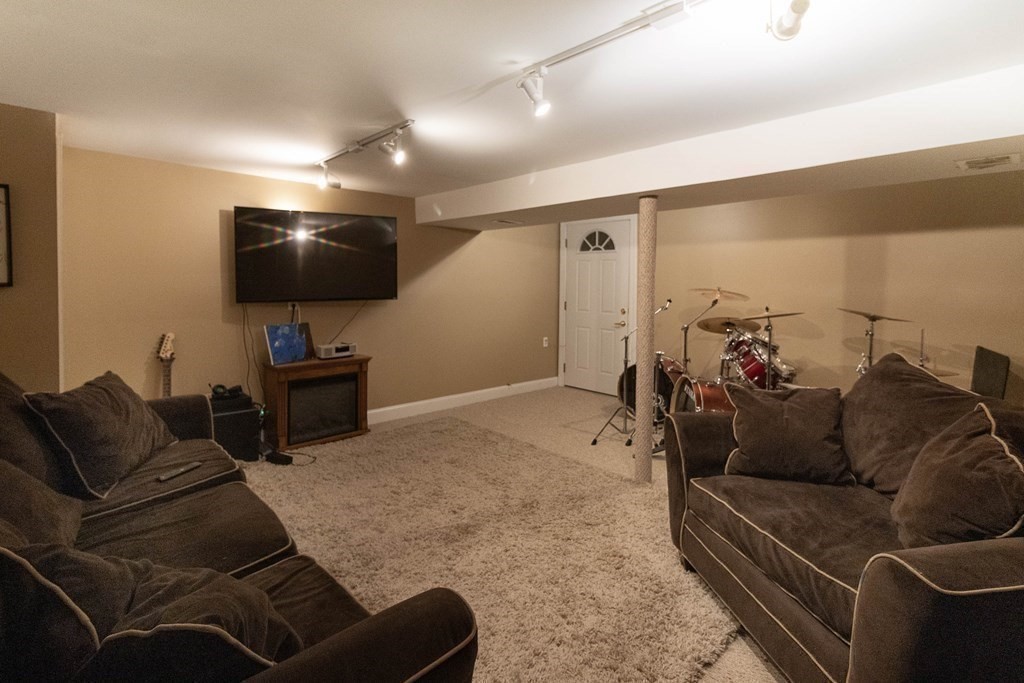 71 Old Farm Road Mansfield, MA 02048 - Photo 33 of 35 Gallery Image 33