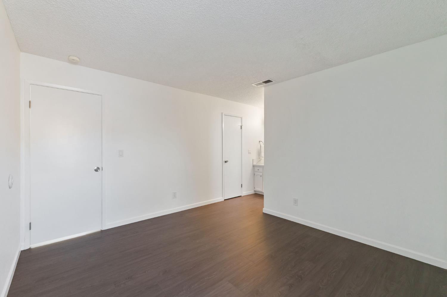 9342 North Archie Avenue Fresno, CA 93720 - Photo 22 of 36 a view of an empty room