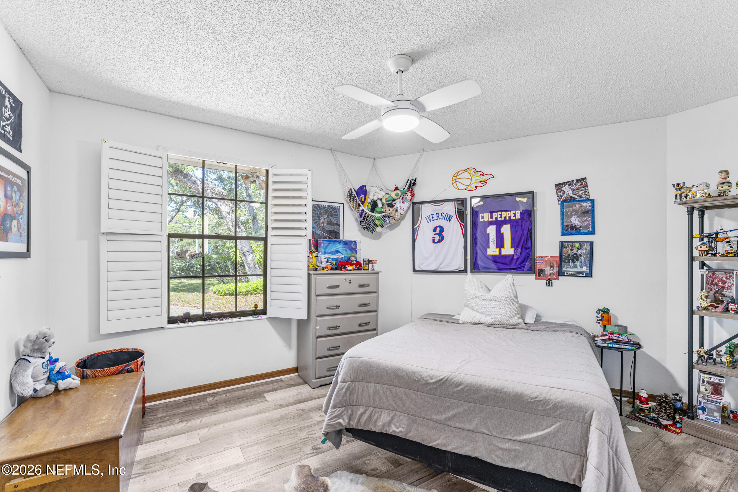701 16th Street St. Augustine, FL 32080 - Photo 20 of 39 a bedroom with a bed and a window