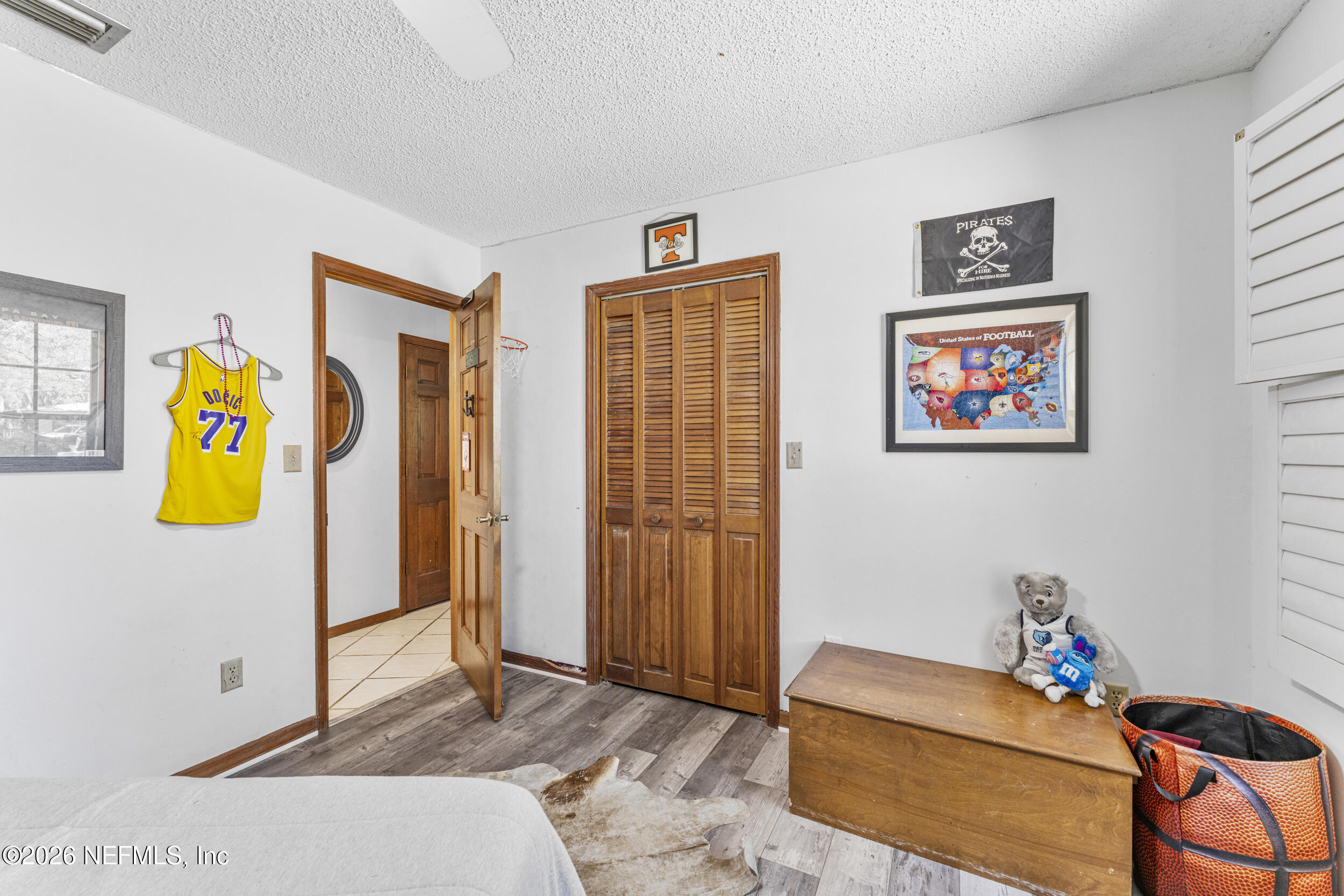 701 16th Street St. Augustine, FL 32080 - Photo 21 of 39 a bedroom with a bed and a window
