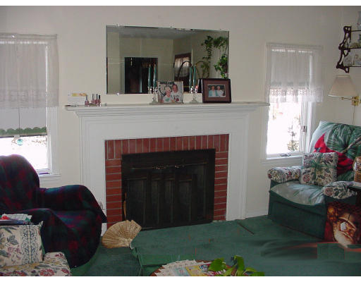 95 Kings View Road Marlborough, MA 01752 - Photo 3 of 6 Gallery Image 3