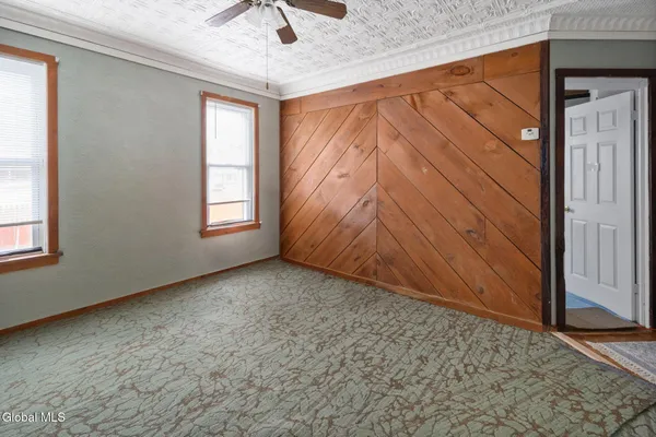 $157,900 | Undisclosed Address, Gloversville, NY 12078