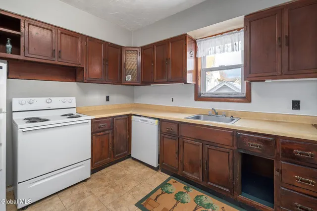 $157,900 | Undisclosed Address, Gloversville, NY 12078