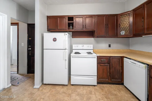 $157,900 | Undisclosed Address, Gloversville, NY 12078