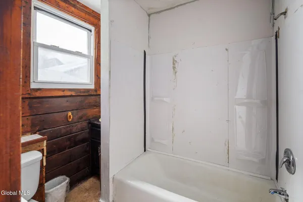 $157,900 | Undisclosed Address, Gloversville, NY 12078