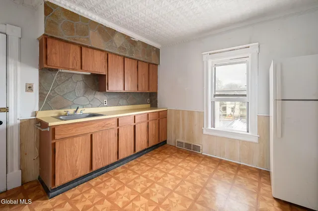 $157,900 | Undisclosed Address, Gloversville, NY 12078