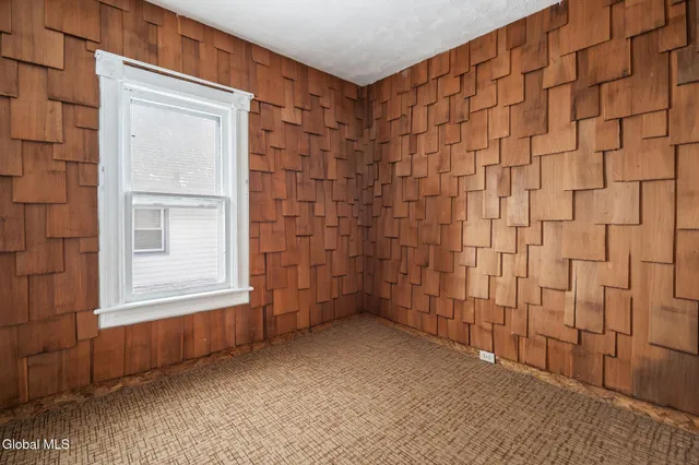 $157,900 | Undisclosed Address, Gloversville, NY 12078