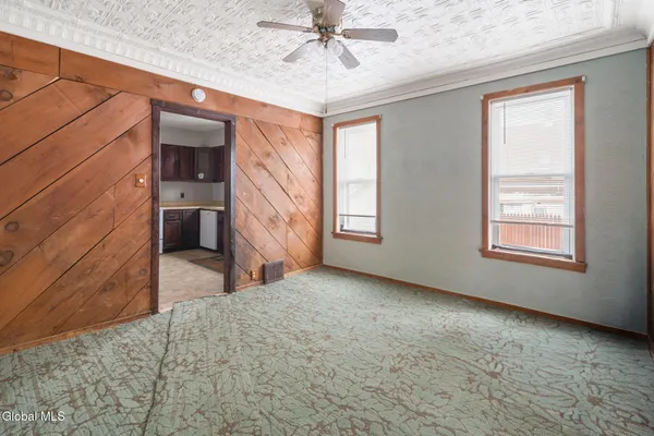 $157,900 | Undisclosed Address, Gloversville, NY 12078