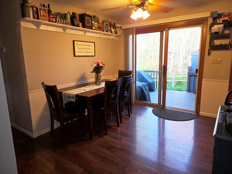 424 Van Buren Road Howards Grove, WI 53083 - Photo 6 of 28 Dining Area