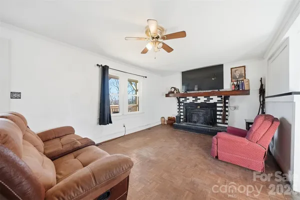 $219,000 | 1406 Walt Arney Road, Lenoir, NC 28645