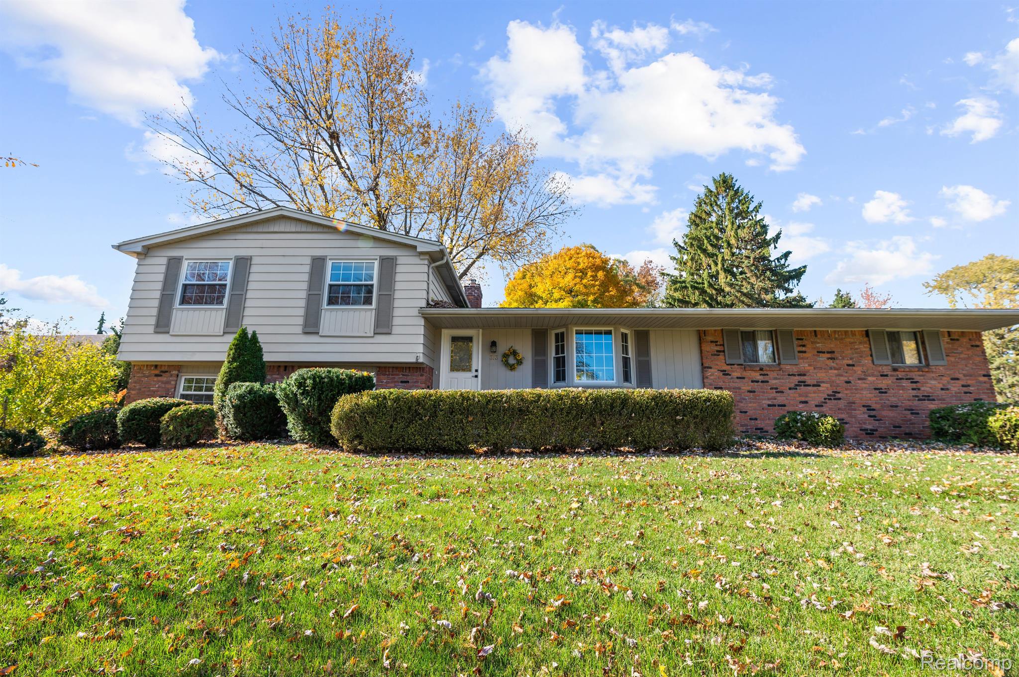 373 Bellarmine Drive Rochester, MI 48309 - Photo 1 of 15 Front