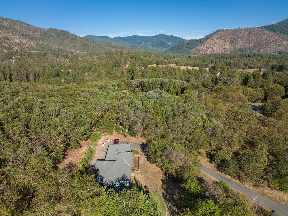 699 Three Pines Road Grants Pass, OR 97526 - Photo 34 of 40 0E0E3BE5-6131-44C4-A811-561A3B37A0B8
