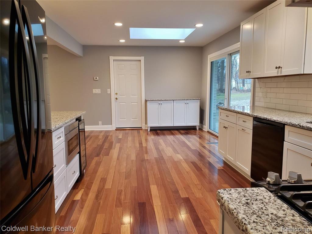 40241 Fairway Road Northville, MI 48167 - Photo 8 of 26