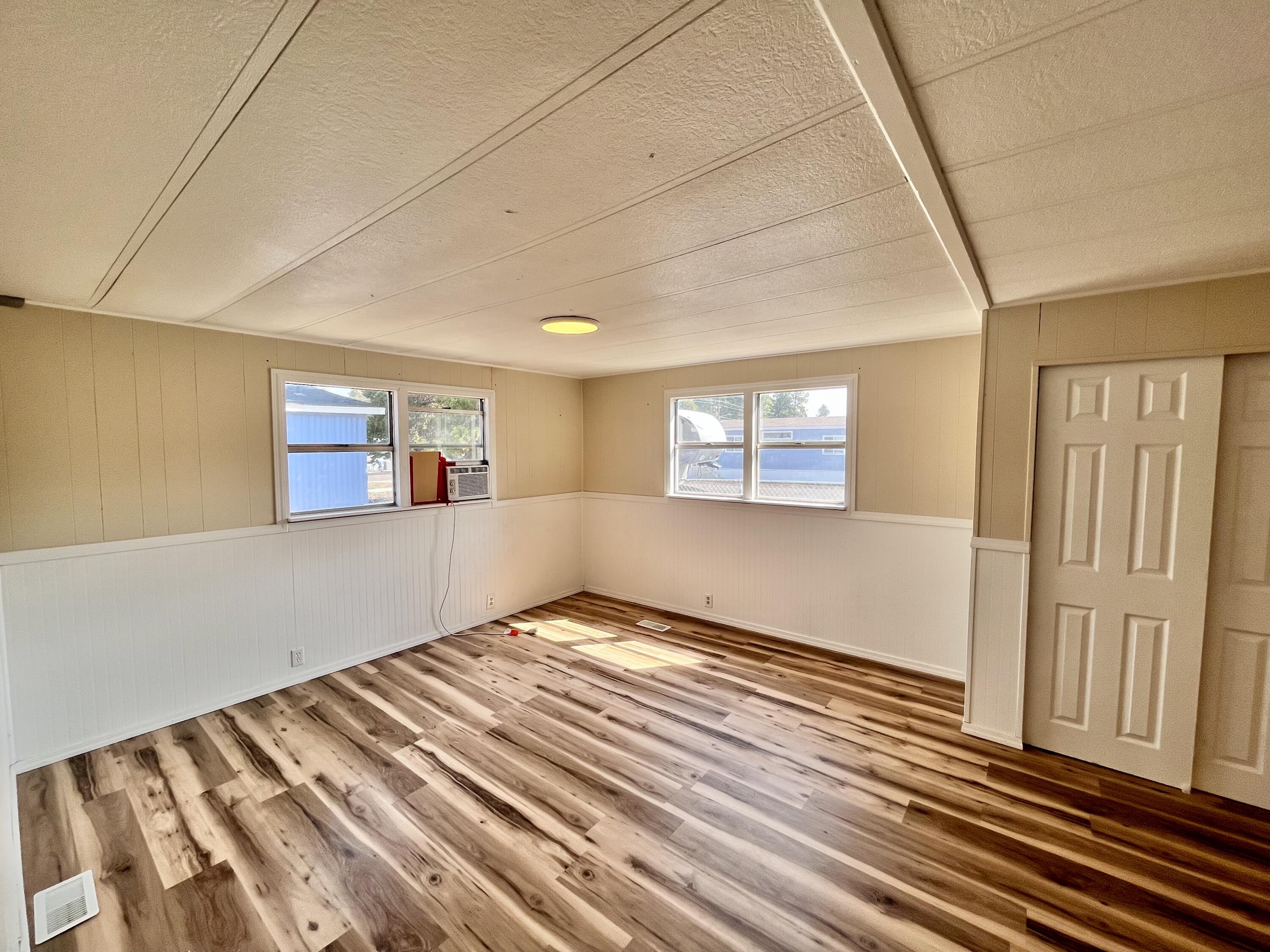 51386 Huntington Road, Unit 3 La Pine, OR 97739 - Photo 10 of 13 Primary Bedroom