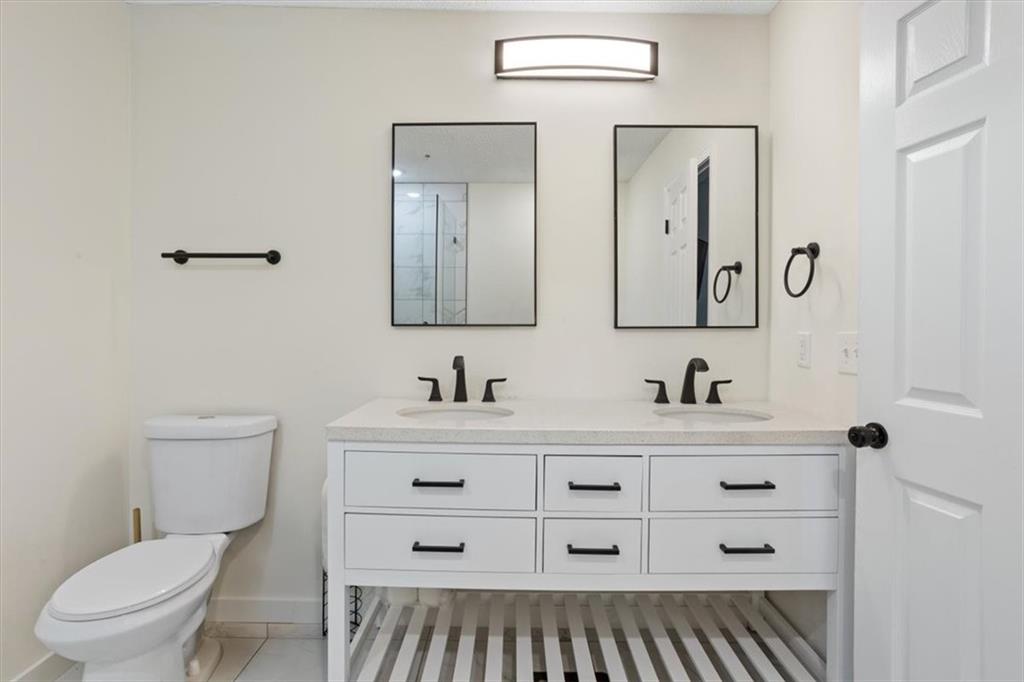 58 Quail Run Cartersville, GA 30120 - Photo 20 of 44 a bathroom with a toilet a sink a vanity and mirror