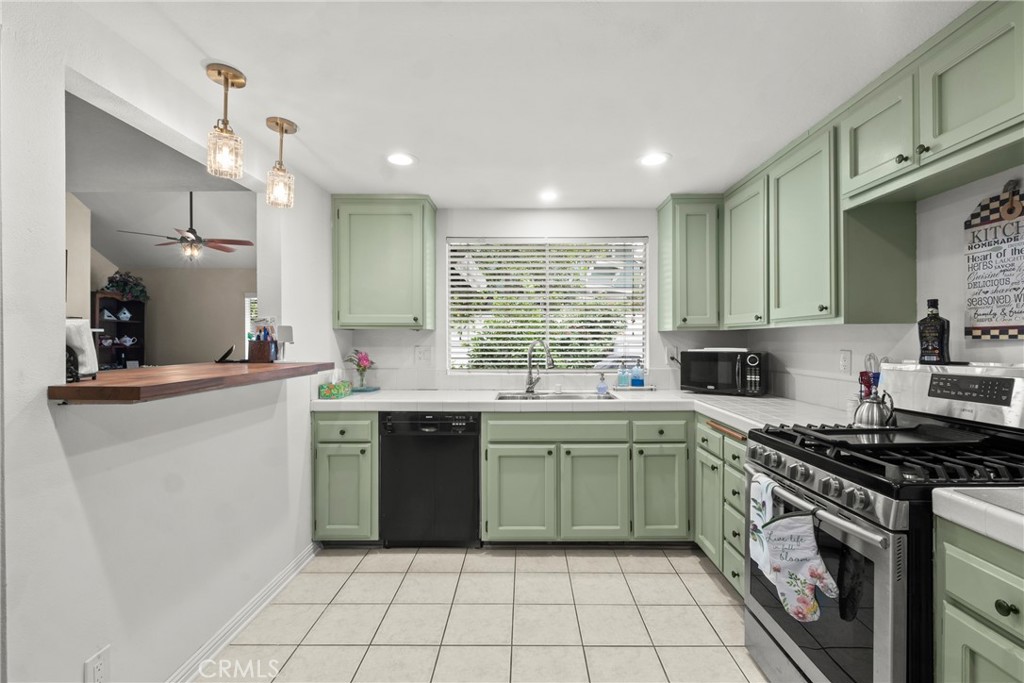 1866 Rory Lane, Unit 5 Simi Valley, CA 93063 - Photo 8 of 36