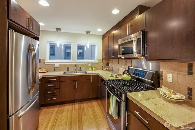 $3,950 | 3841 Woodland Park Avenue North, Unit B, Seattle, WA 98103