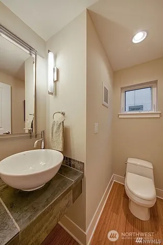 $3,950 | 3841 Woodland Park Avenue North, Unit B, Seattle, WA 98103