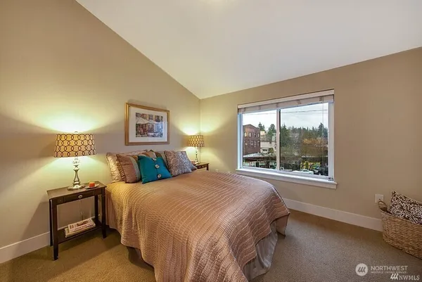 $3,950 | 3841 Woodland Park Avenue North, Unit B, Seattle, WA 98103
