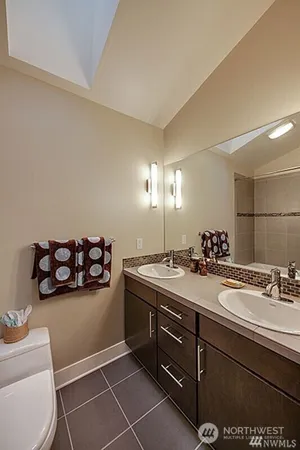 $3,950 | 3841 Woodland Park Avenue North, Unit B, Seattle, WA 98103