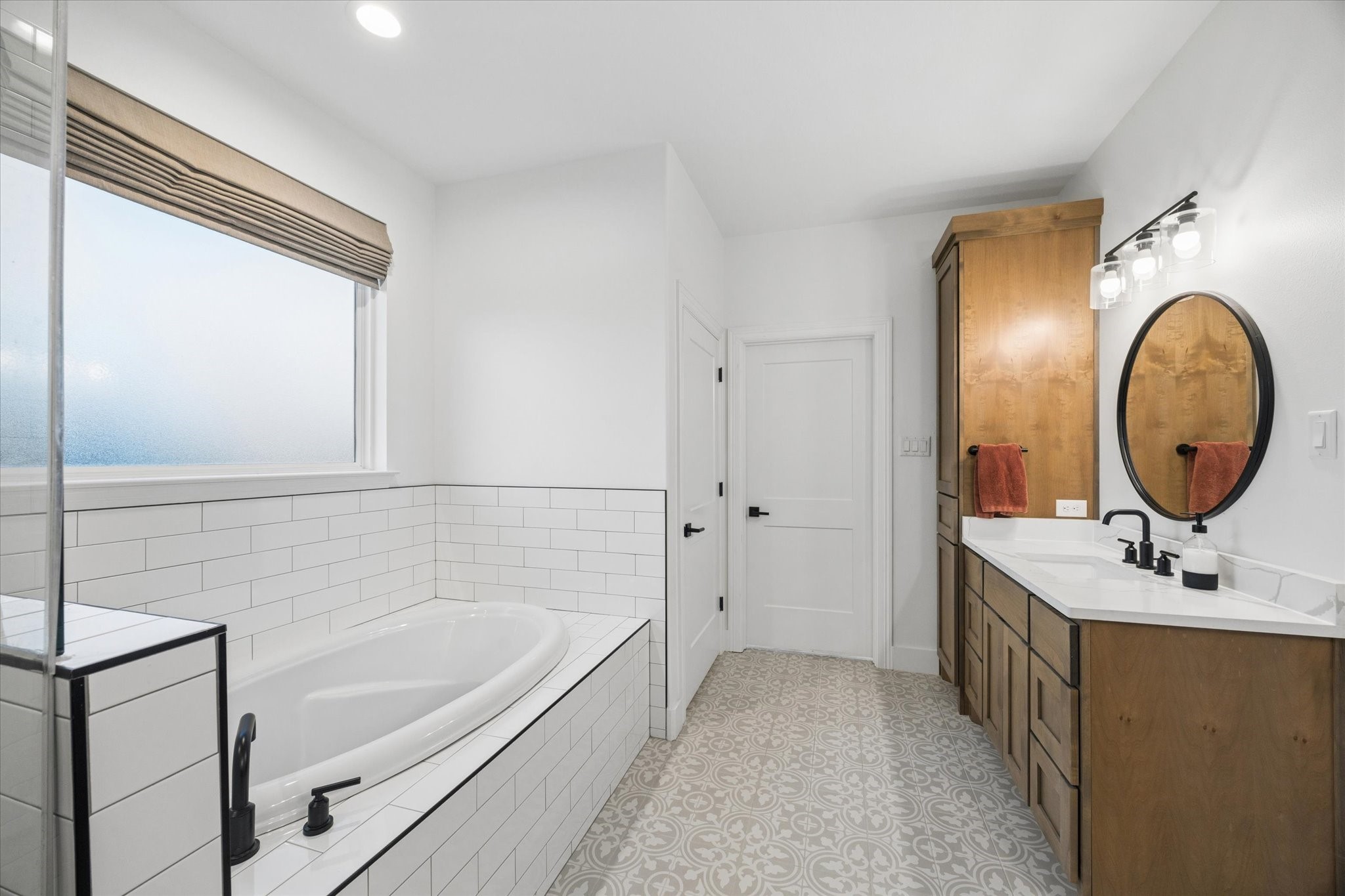 5131 Timber Ridge Drive Sealy, TX 77474 - Photo 26 of 50 The patterned tile floor adds a touch of elegance.