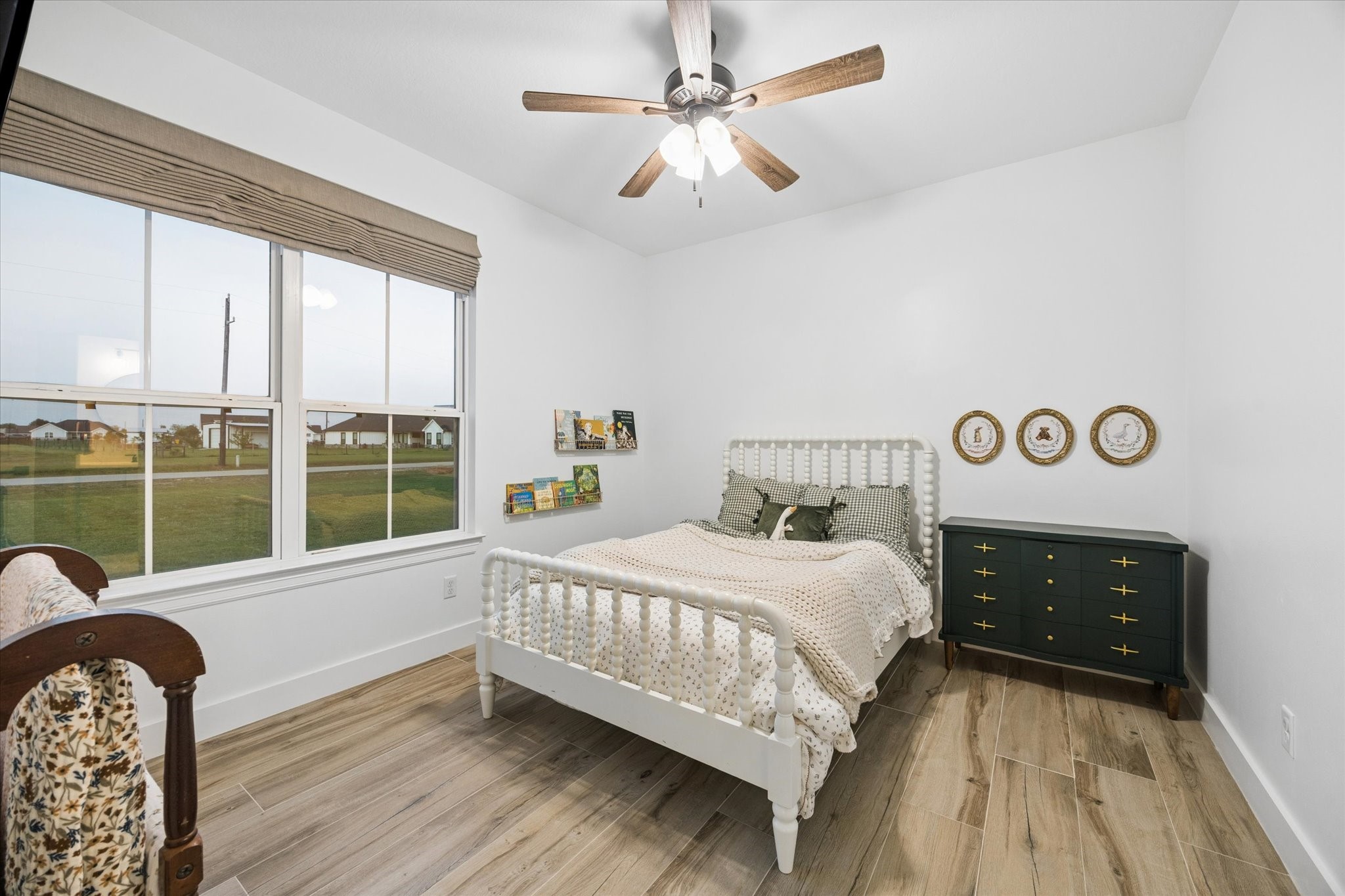 5131 Timber Ridge Drive Sealy, TX 77474 - Photo 30 of 50 Secondary bedroom with private bathroom.