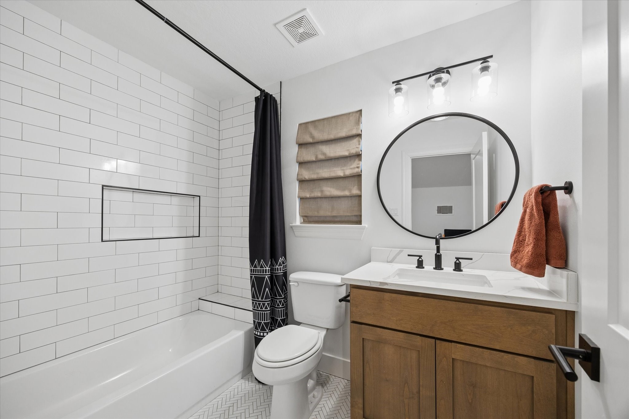 5131 Timber Ridge Drive Sealy, TX 77474 - Photo 31 of 50 Secondary bathroom.