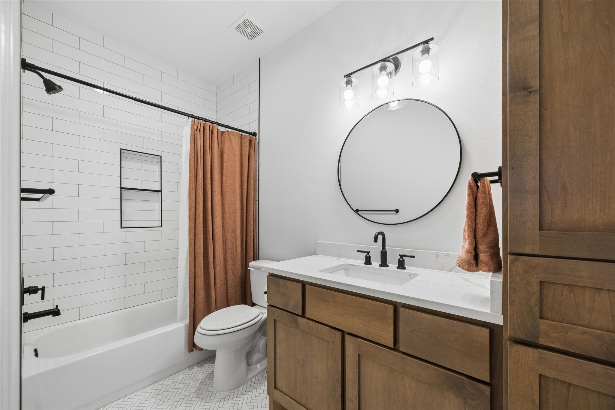 5131 Timber Ridge Drive Sealy, TX 77474 - Photo 32 of 50 Secondary bathroom.