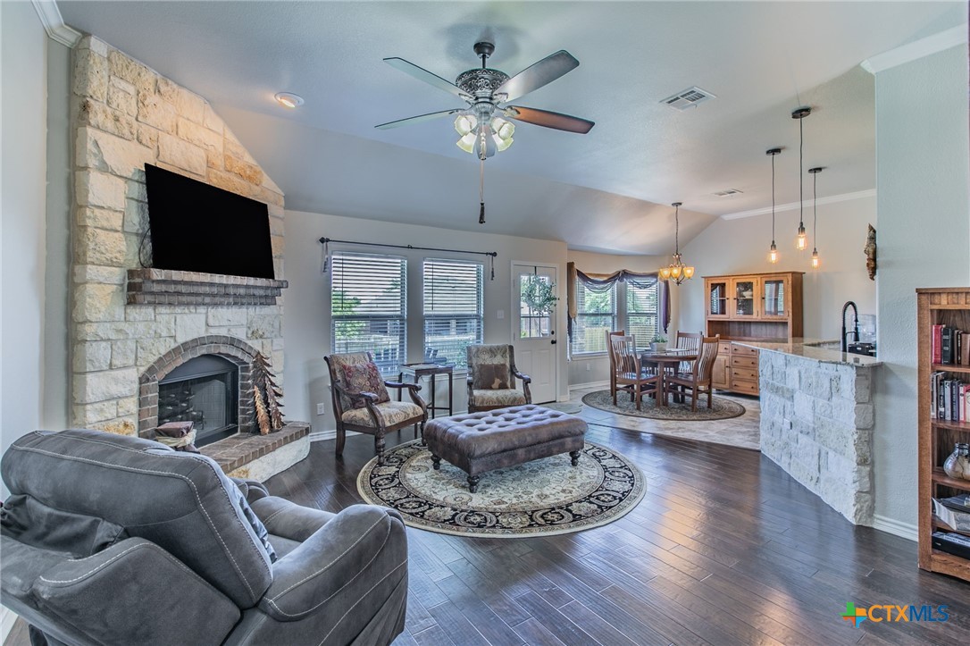 412 Dandridge Drive Temple, TX 76502 - Photo 3 of 28