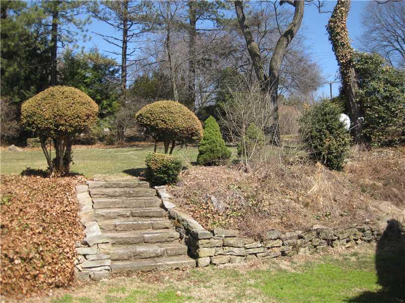 23 Holland Road Churchill, PA 15235 - Photo 11 of 11 Yard/Garden.