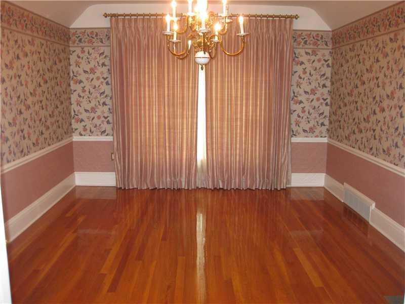 23 Holland Road Churchill, PA 15235 - Photo 6 of 11 Dining Room.