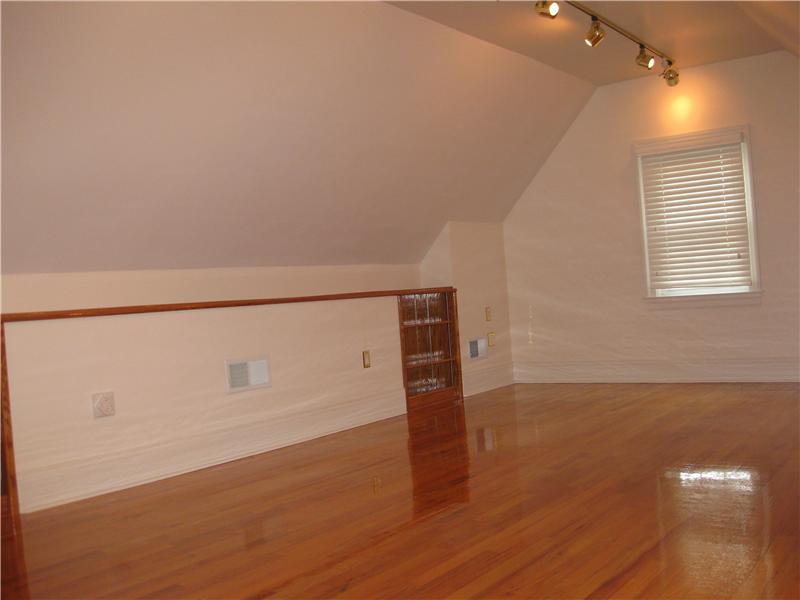 23 Holland Road Churchill, PA 15235 - Photo 9 of 11 Family Room.