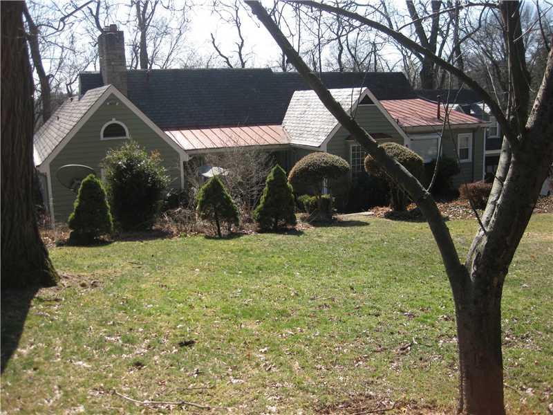 23 Holland Road Churchill, PA 15235 - Photo 10 of 11 Yard/Garden.