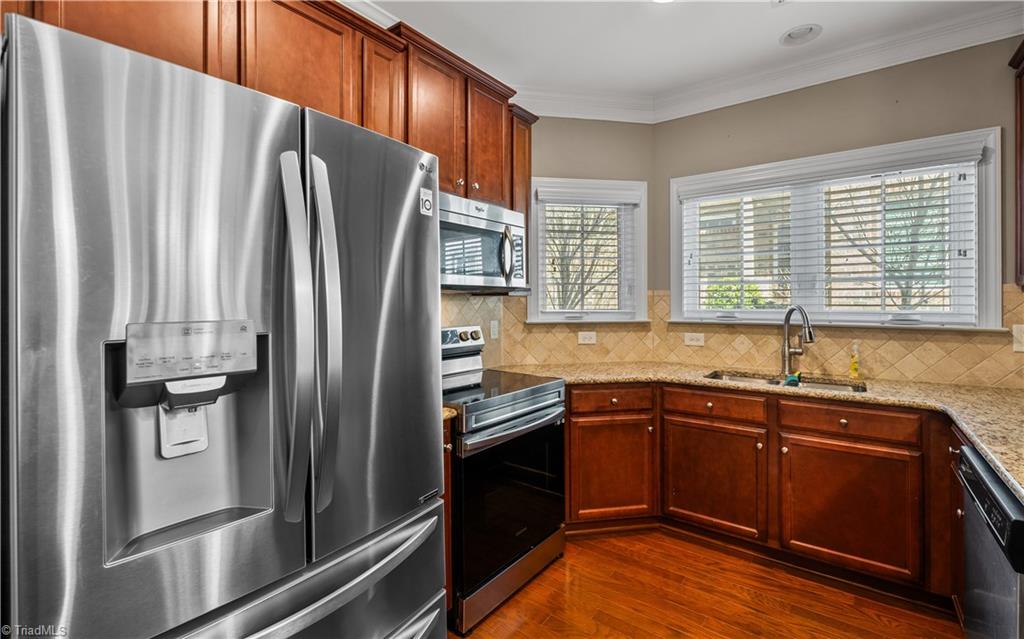 654 Nikyle Circle High Point, NC 27265 - Photo 9 of 40 Kitchen