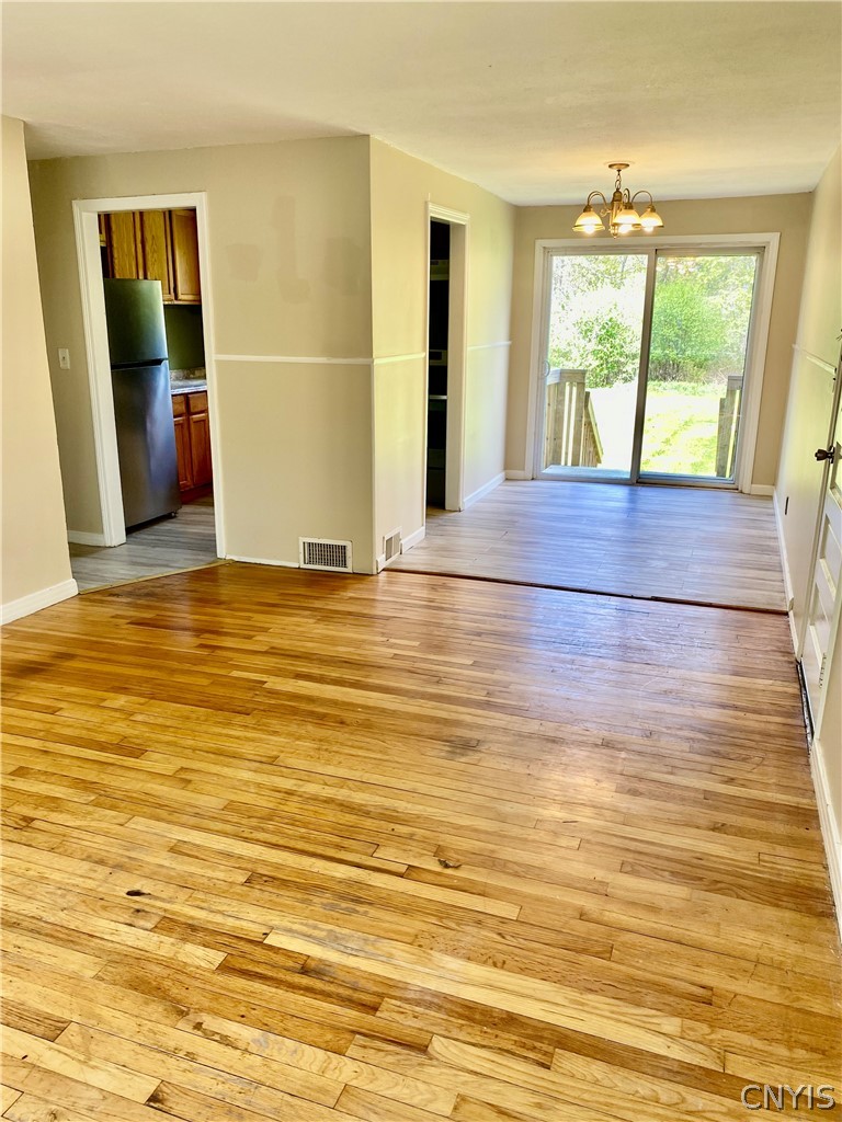 220 Roxann Avenue Cicero, NY 13212 - Photo 5 of 37