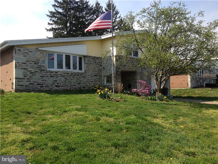 204 Radburn Road Philadelphia, PA 19115 - Photo 3 of 6 a backyard of a house with lots of green space