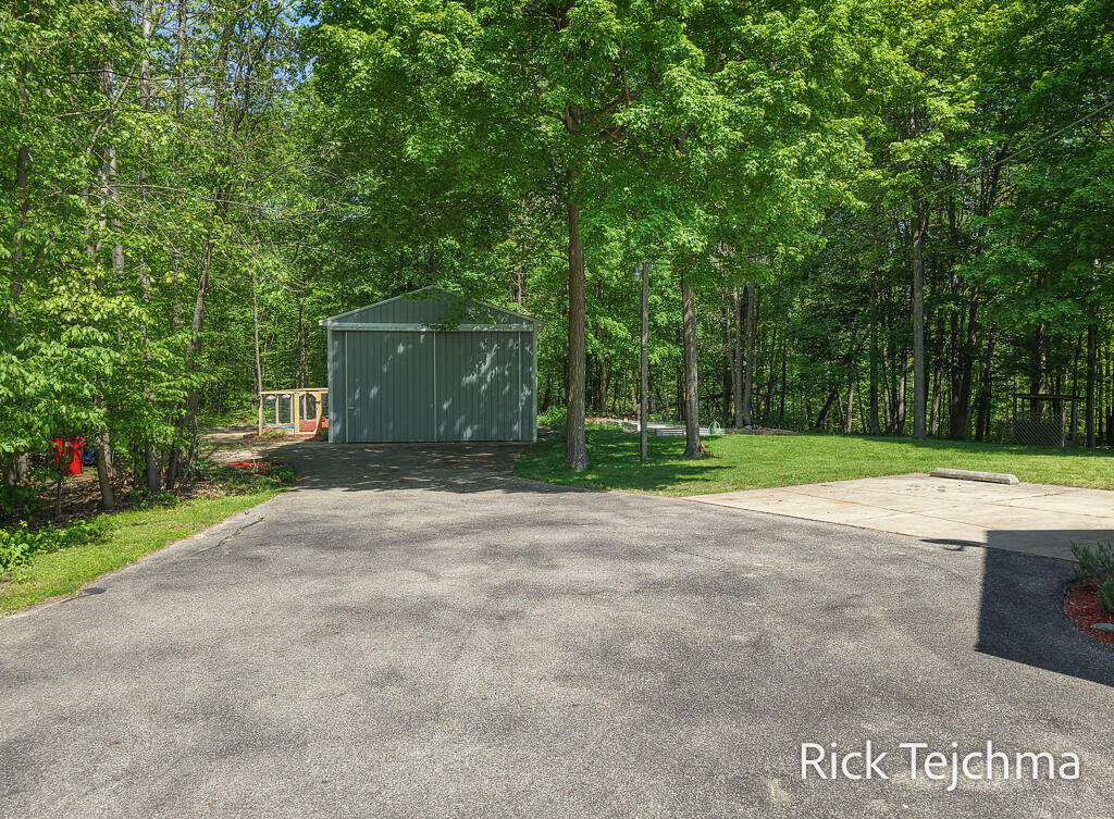 10345 Red Oak Ridge Howard City, MI 49329 - Photo 16 of 80 16