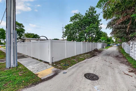 $600,000 | 1901 North 56th Avenue, Hollywood, FL 33021