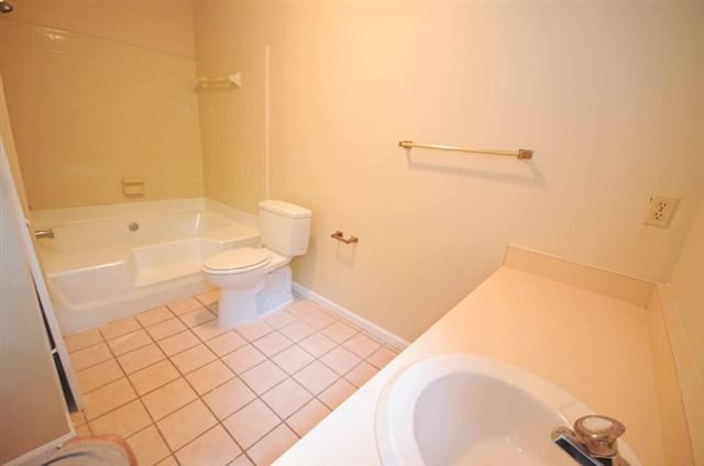1605 Folkstone Road, Unit 2 Tallahassee, FL 32312 - Photo 4 of 25 Gallery Image 4