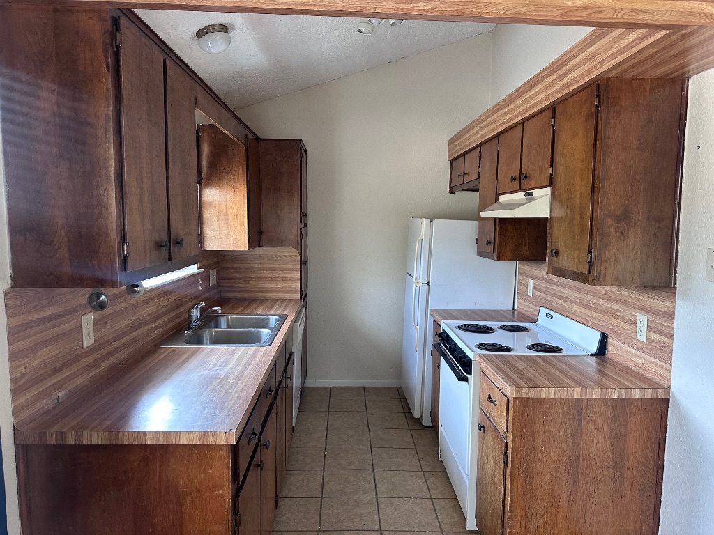 114 Thorne Road, Unit B Cedar Creek, TX 78612 - Photo 5 of 11 a kitchen with a stove and a sink