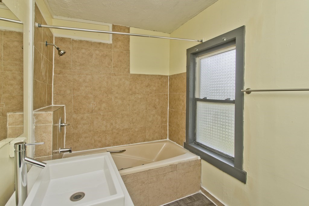 16 Nelson Avenue Springfield, MA 01109 - Photo 19 of 33 a bathroom with a tub and a shower