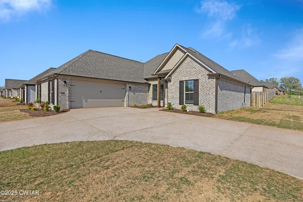 $319,900 | 403 Fairway Boulevard, Jackson, TN 38305