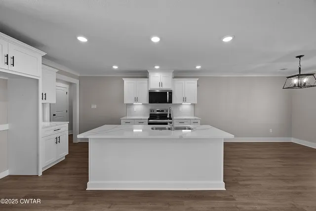 $319,900 | 403 Fairway Boulevard, Jackson, TN 38305