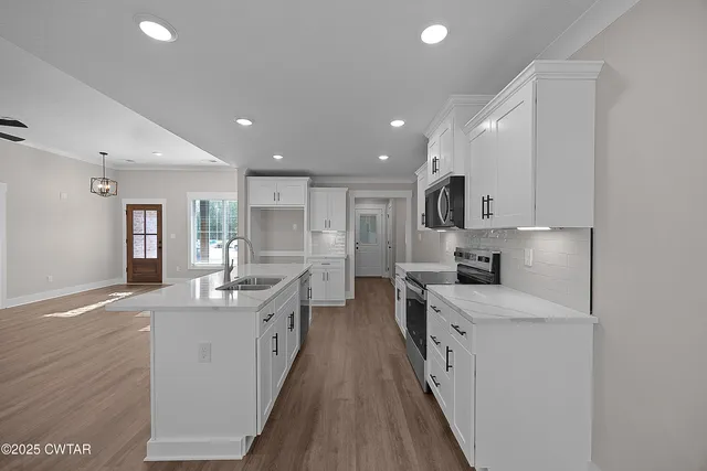 $319,900 | 403 Fairway Boulevard, Jackson, TN 38305