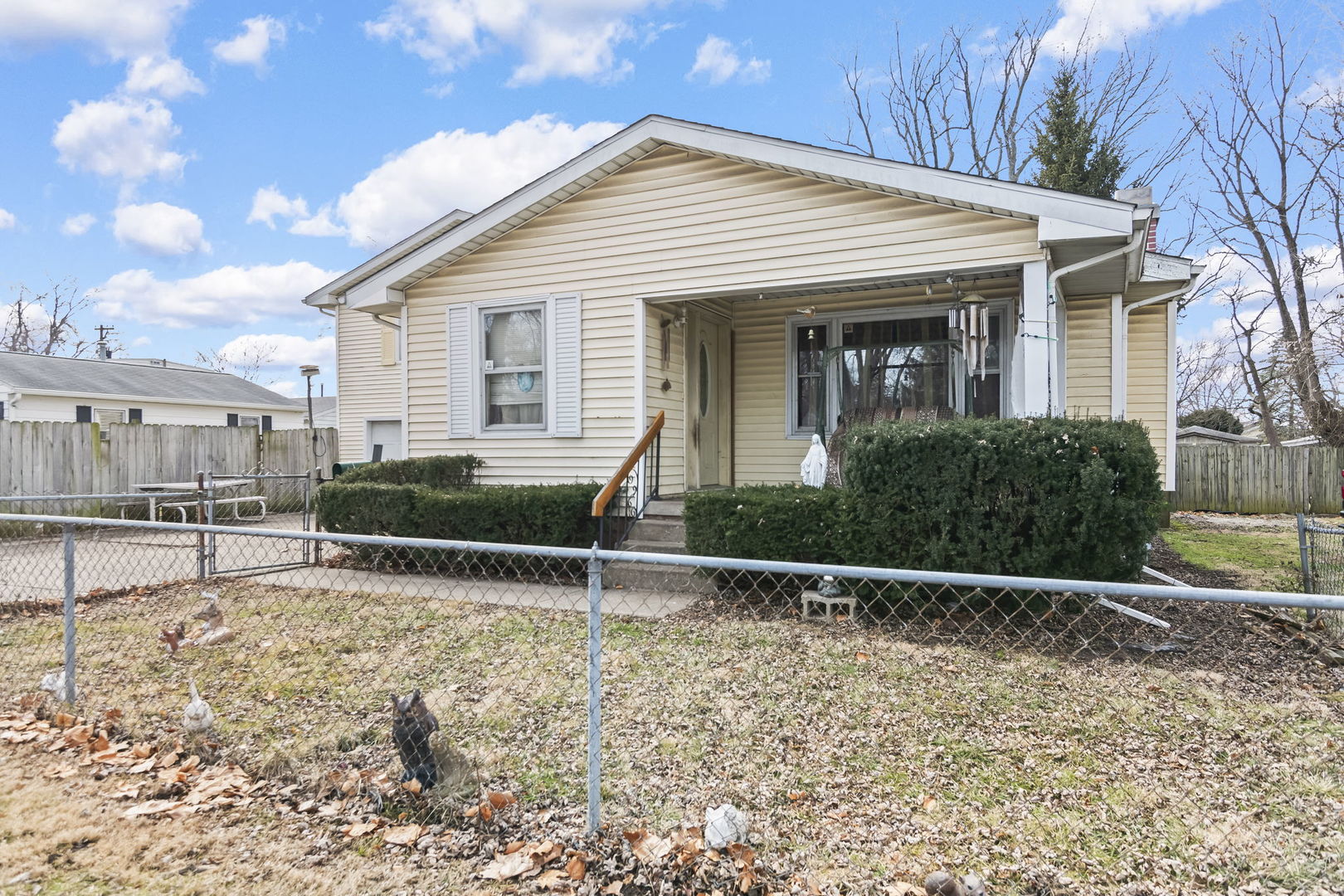 2837 South 13th Street Springfield, IL 62703 - Photo 2 of 14 a front view of a house with porch