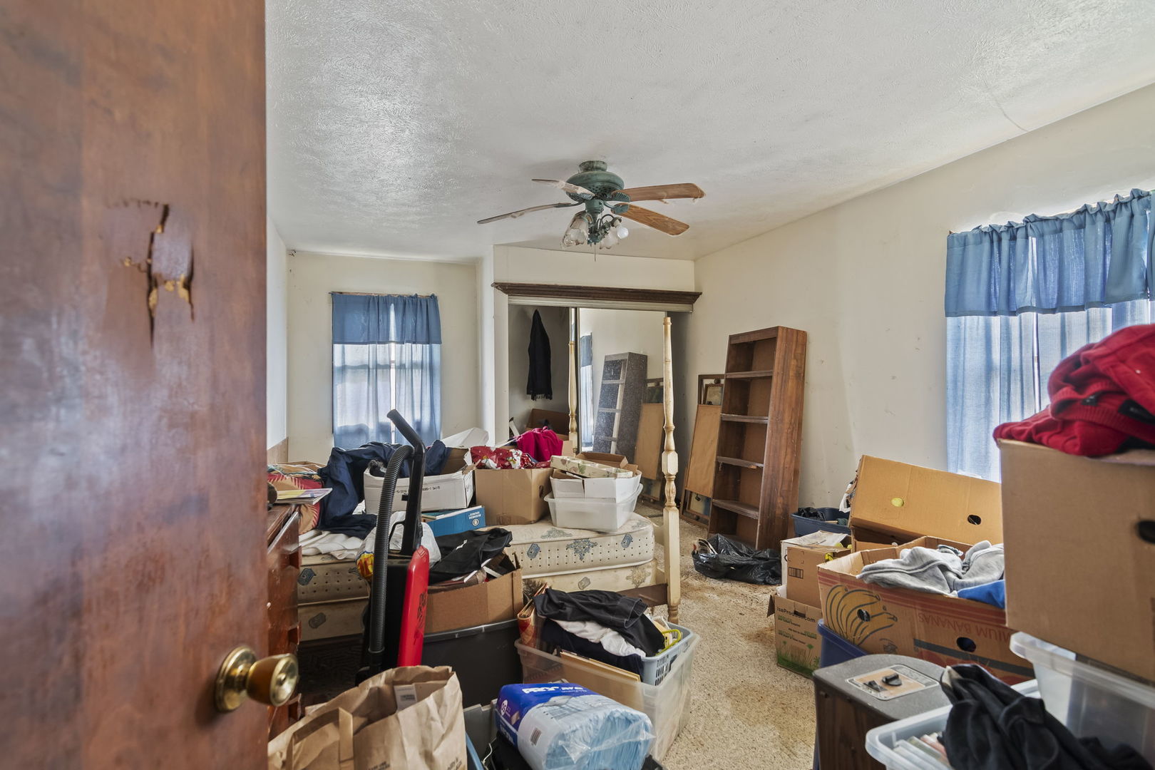 2837 South 13th Street Springfield, IL 62703 - Photo 10 of 14 a living room with furniture and a chandelier